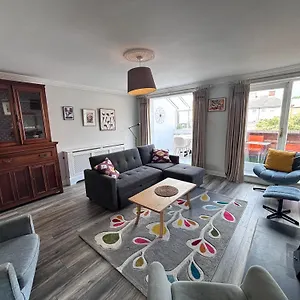 https://central-comfortable-and-spacious-4-bed-duplex.dublin-hotelsweb.com
