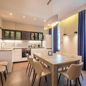 https://dream-apartment-designer-three-bedroom-on-knyaz-boris.sofiahotelsbg.com